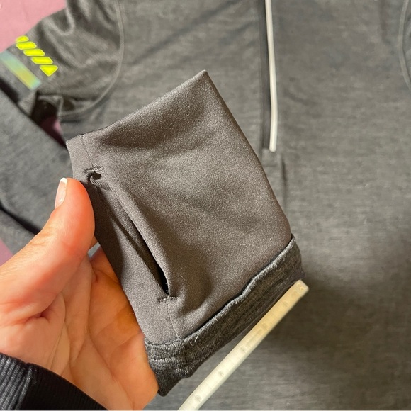 Reebok One Series Long Sleeve 1/2 Zip Running Sweatshirt, Grey/Charcoal - 2XS - Picture 4 of 8